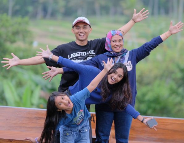 Lebih Dekat, Lebih Kompak, Lebih Bermakna